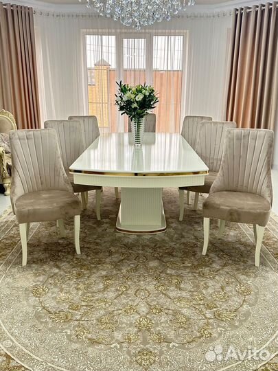 Кухонный стол и стулья