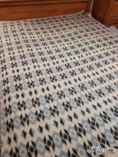 Одеяло полушерстяное 150 х 205 см