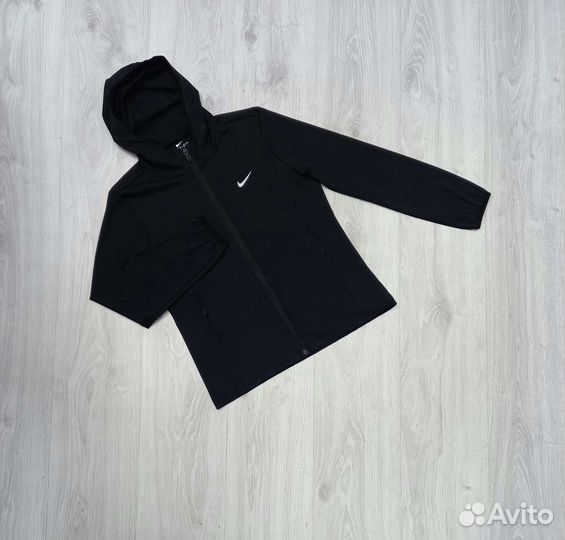 Женские спортивные костюмы