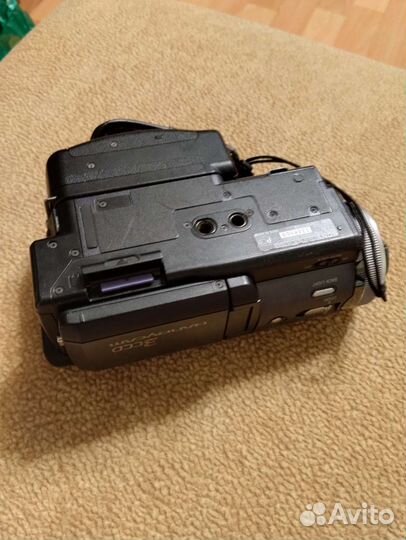 Видеокамера DCR-HC1000E