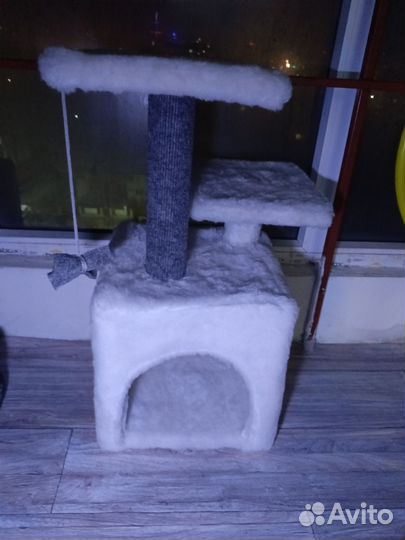 Кошачий домик с когтеточкой