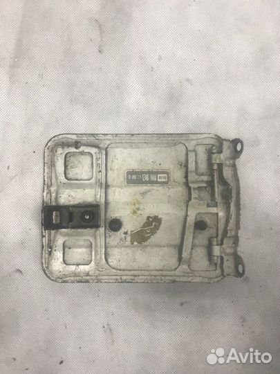 Лючок бензобака Toyota Mark 2 GX70 1GFE