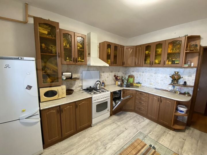 2-к. квартира, 65 м², 2/10 эт.