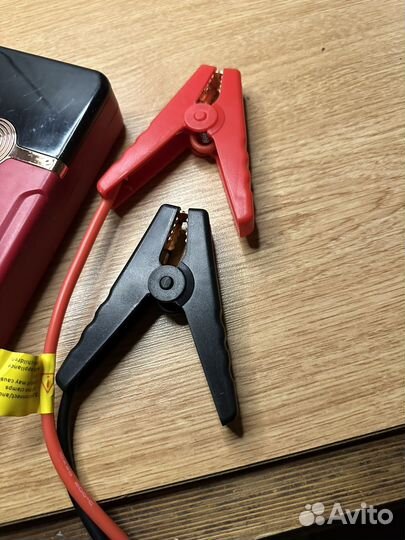 Пусковое устройство бустер для запуска авто