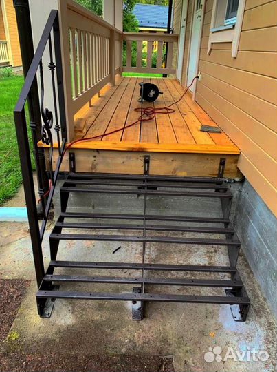 Лестница г-образная на дачу
