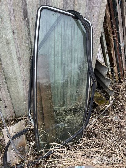 Заднее стекло на волгу 31105