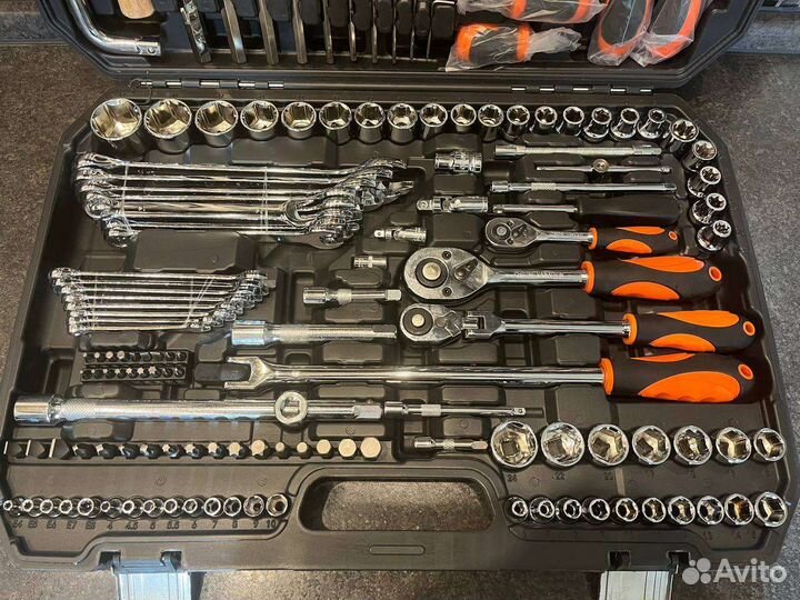 Огромный набор инструментов для АВТО