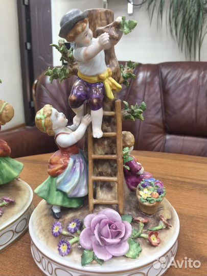 Парные статуэтки из фарфора под светильник