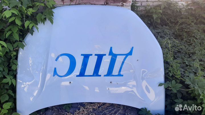 Капот на LADA vesta