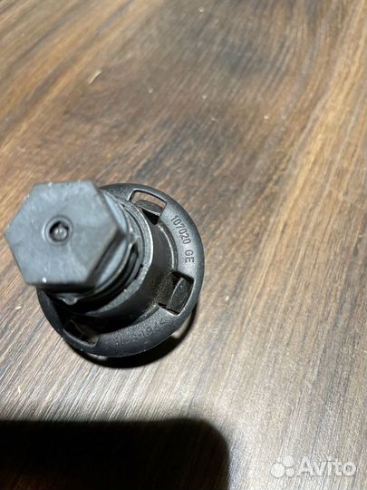 Отбойник капота Bmw 3 Series F30 N47D20C 2013