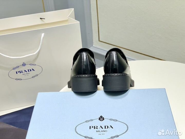 Лоферы женские prada