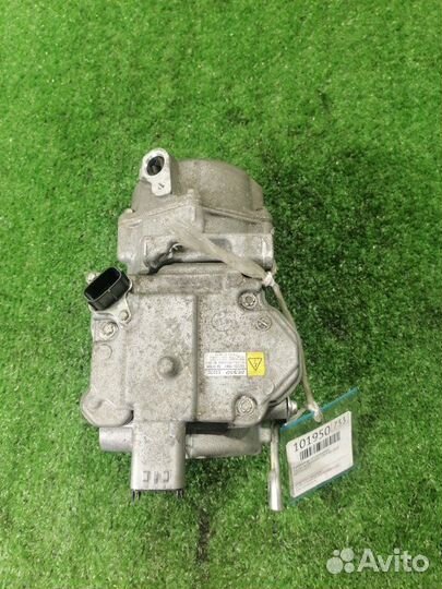 Компрессор кондиционера Toyota Noah ZWR80 2ZR-FXE