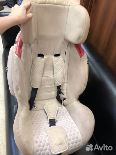 Автомобильное кресло