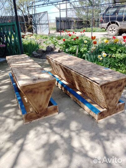 Бункерная кормушка для птиц