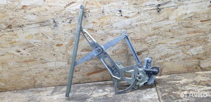 Стеклоподъемник передний правый Lexus Is 2 2.5