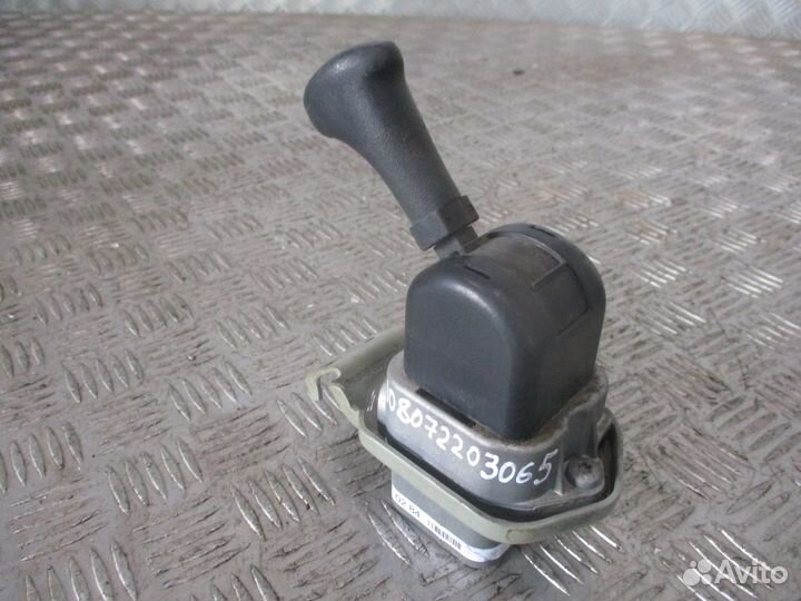 Кран ручного тормоза Mercedes-Benz A0004200284