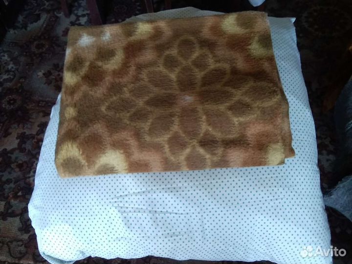 Подушка и плед