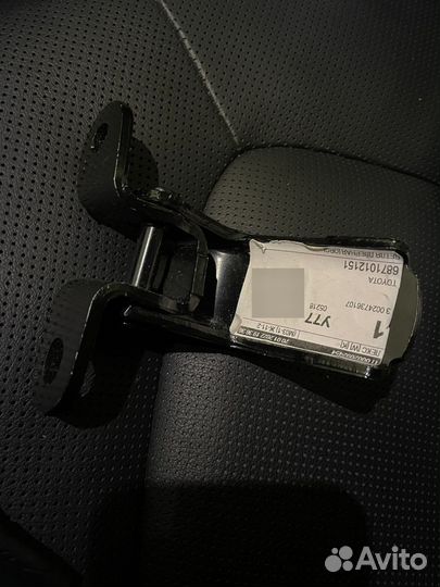 Камри 70 петля двери правая верхняя