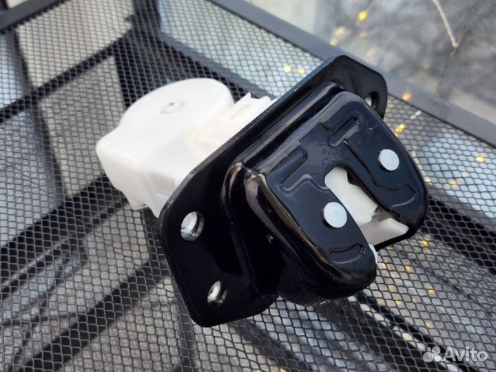 Новый Замок двери багажника Nissan Infinity