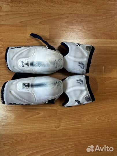 Налокотники хоккейные sr reebok
