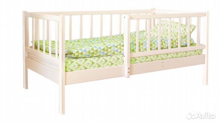 Кроватка из натурального дерева с бортиком Лисенок