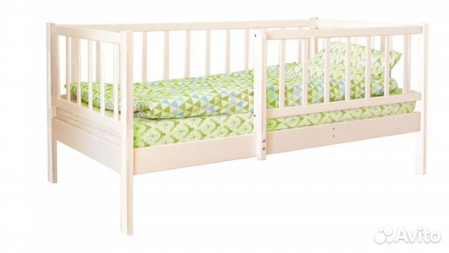 Кроватка из натурального дерева с бортиком Лисенок