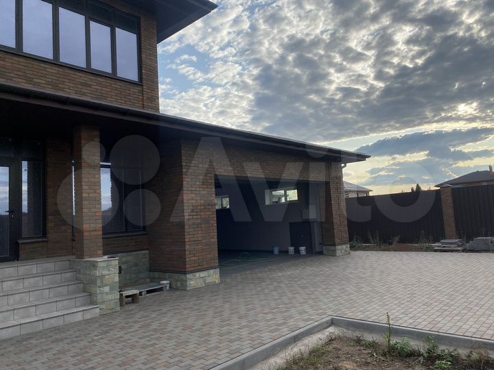 Коттедж 272 м² на участке 11,2 сот.