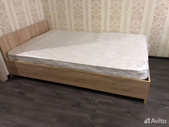 Кровать