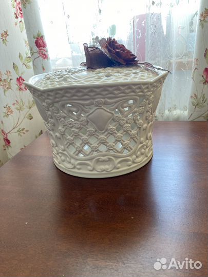 Фарфоровая корзина с крышкой