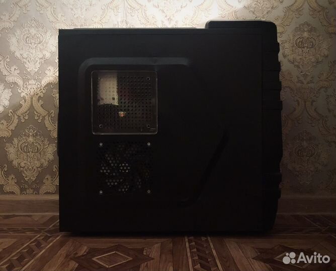 Довольно хороший компьютер на бп 700 W Zalman