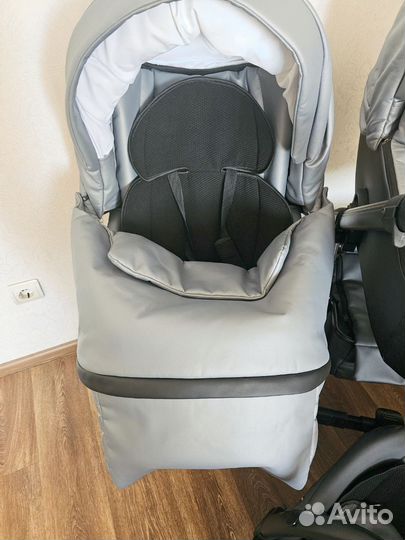 Продам детскую коляску 3 в 1 бу