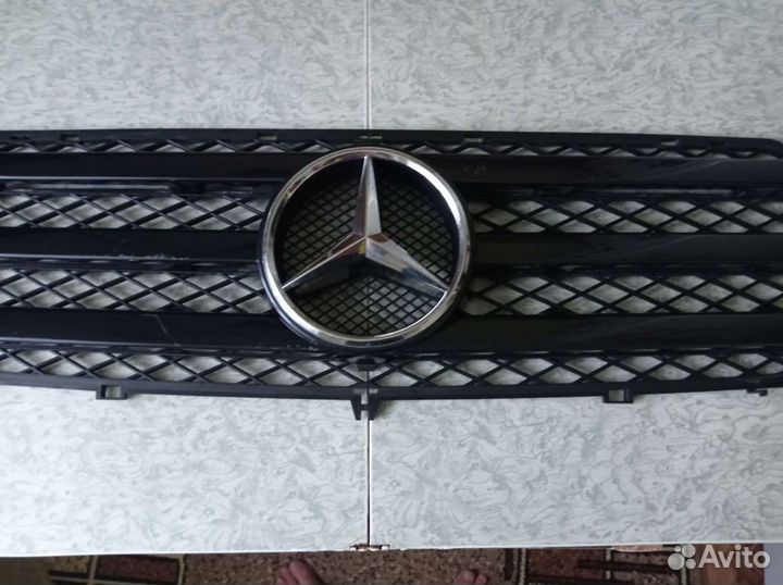 Решетка радиатора mercedes