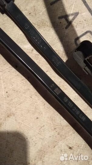 Поводок стеклоочистителя передний правый Opel Ast