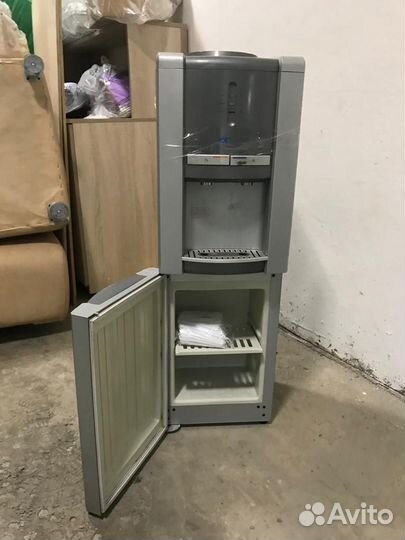 Кулер для воды напольный