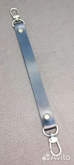 Брелок для ключей с двумя карабинами