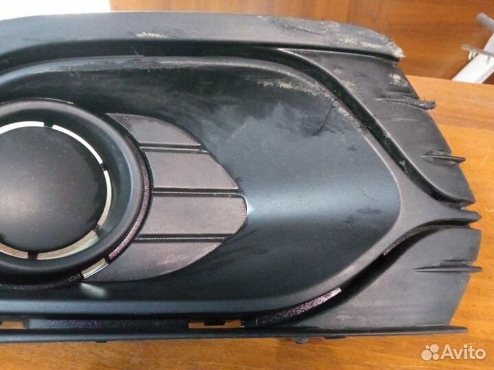 Решетка в бампер накладка птф передняя Renault