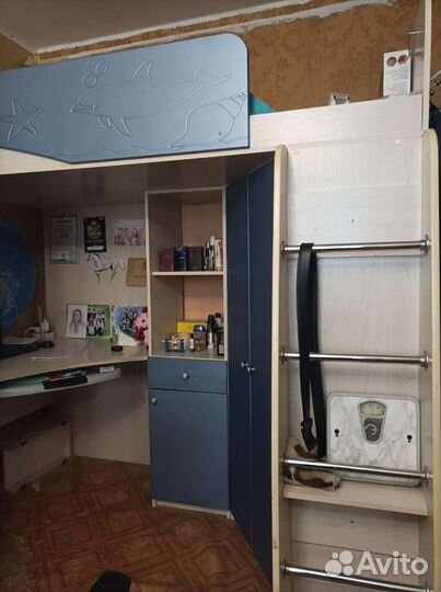 Детская кровать чердак со столом и шкафом