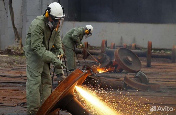 Газорезчик металлолома