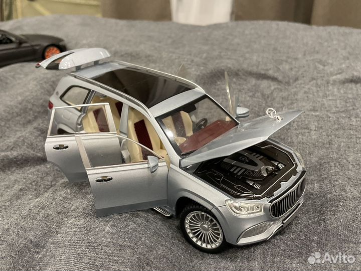 Коллекционная машинка майбх джип