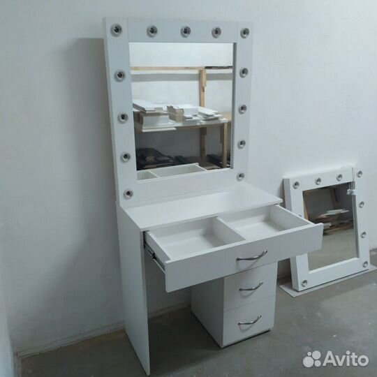 Туалетный столик. Гримерный стол. В наличии