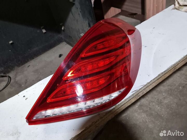 Задний правый фонарь мерседес w222