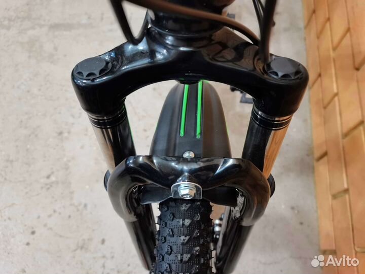 Велосипед скоростной,колёса 26 дюймов,чёрно-зелёны