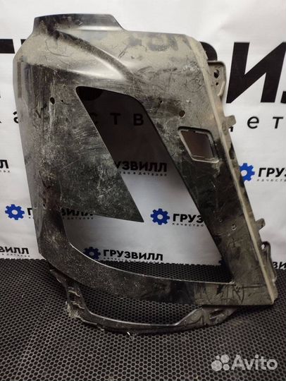 Окантовка правой фары Volvo FM5 84407380