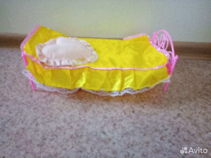 Кукла с кроваткой