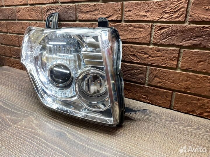 Фара правая Mitsubishi Pajero 4 2007-2021 Ксенон
