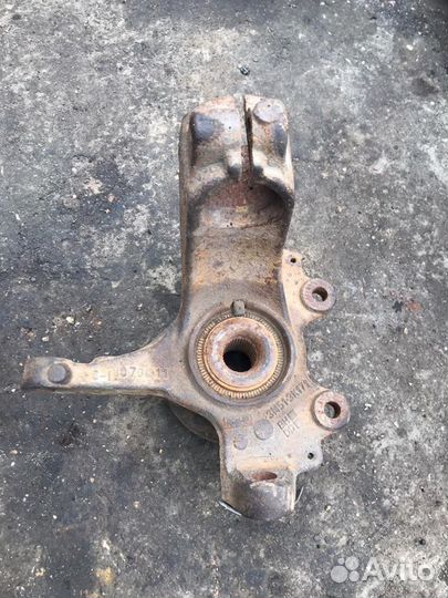 Кулак поворотный левый Ford Focus, II