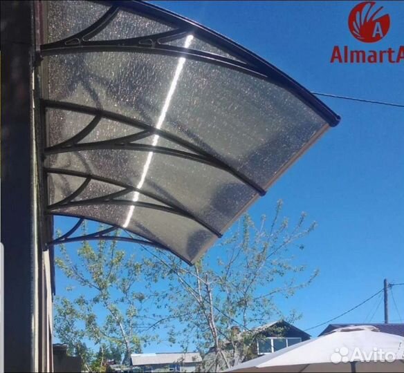 Козырек над крыльцом