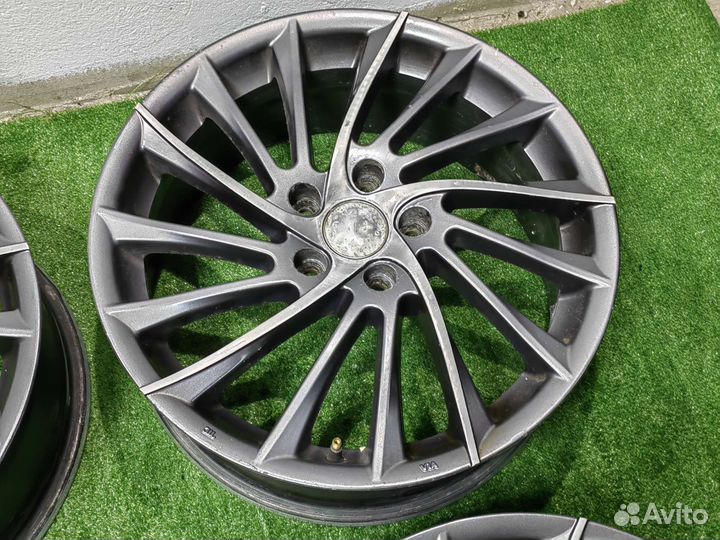 Литые диски R-17 (5x108; Et50; 7j)