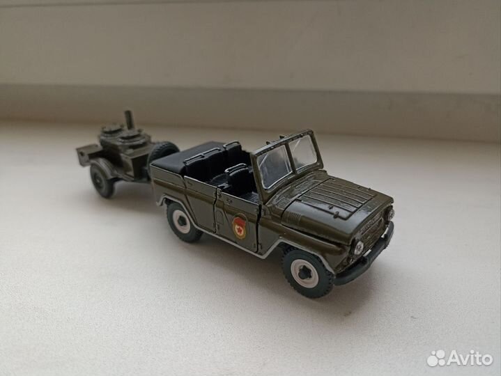 Модель автомобиля парадный УАЗ 469