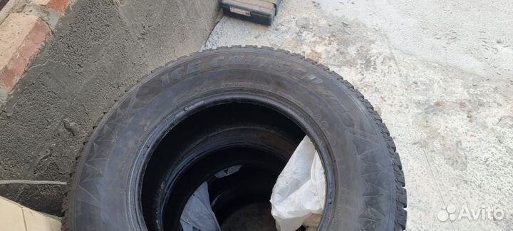 Bridgestone Ice Cruiser 7000 275/65 R17 T